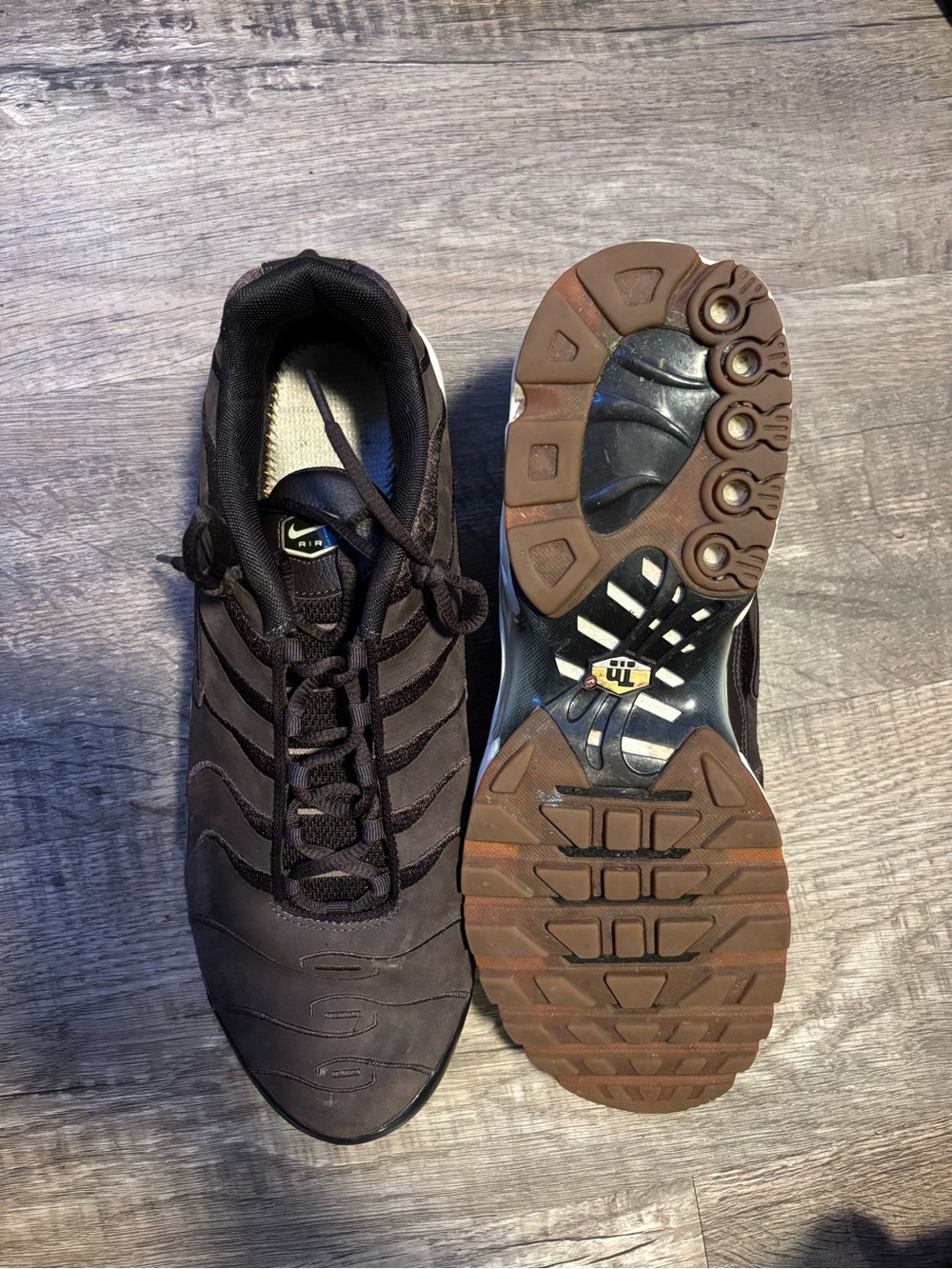 Nike Men's Black and Brown Lace-Up Sneakers